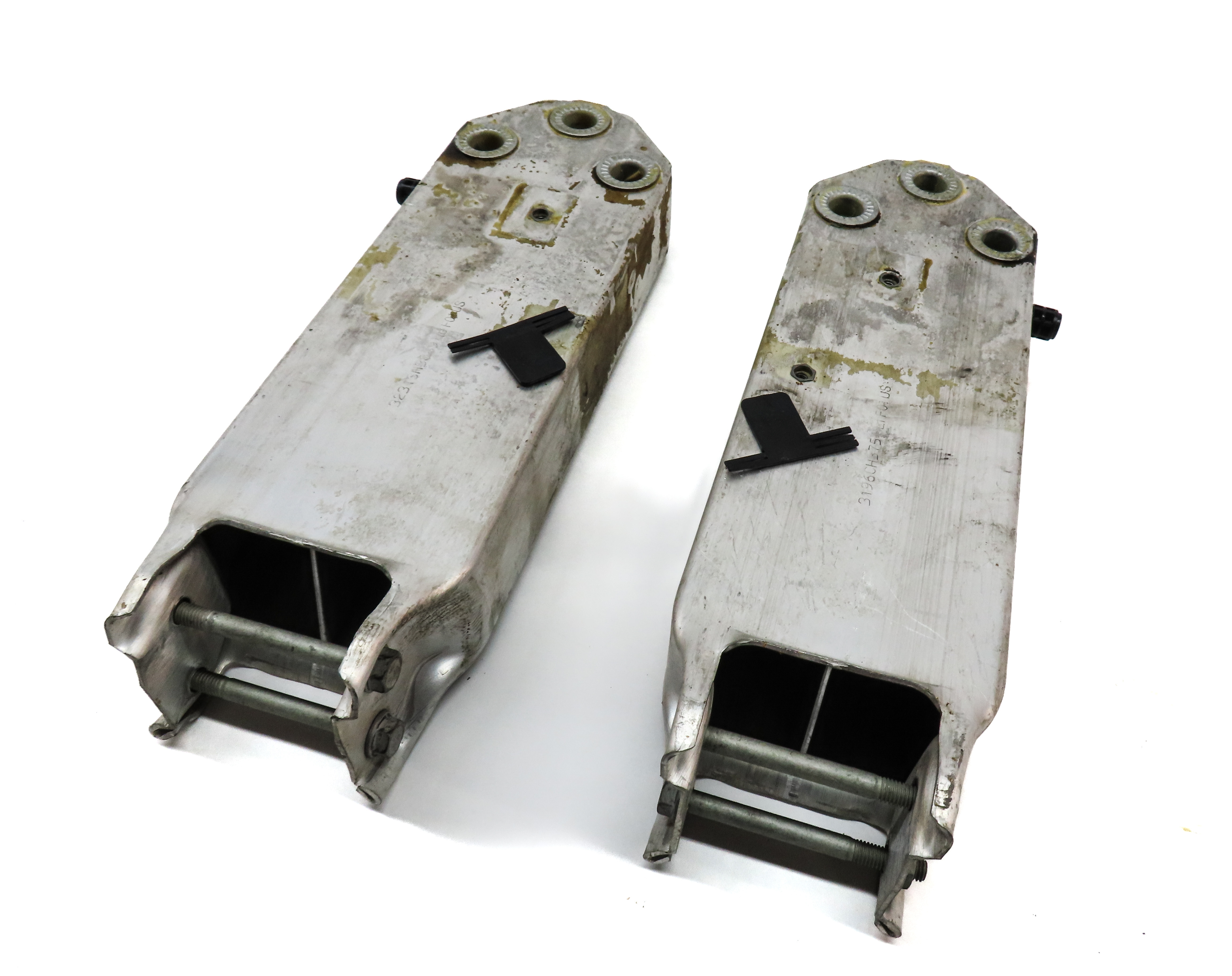 13-15 BMW 7 SERIES (F01) FRONT LEFT RIGHT BUMPER REINFORCEMENT BAR BRACKET SET 2 — exact item pictured